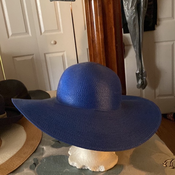 Blue hat fashion forward - Picture 4 of 8